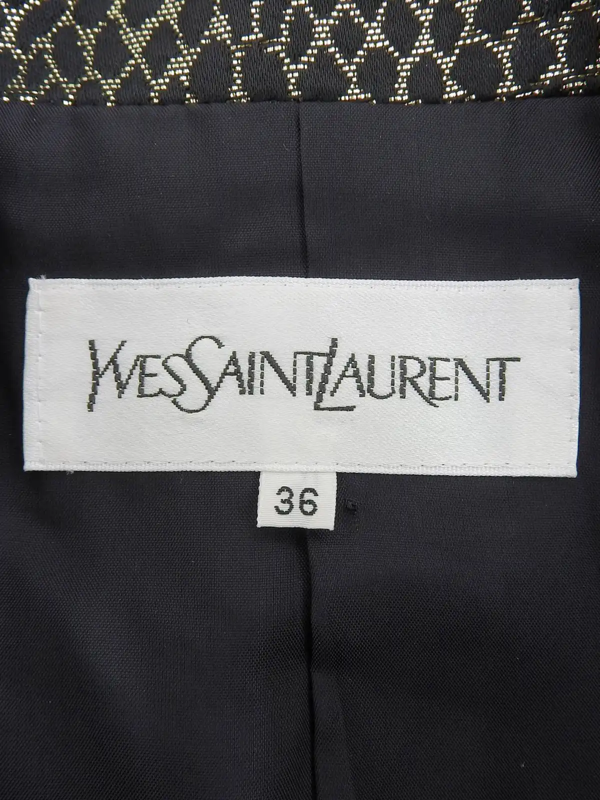 YVES SAINT LAURENT 長袖 ニットブラック ゴールド金具 タグ有 YVES SAINT LAURENT デザインパターンロングジャケット ブラック