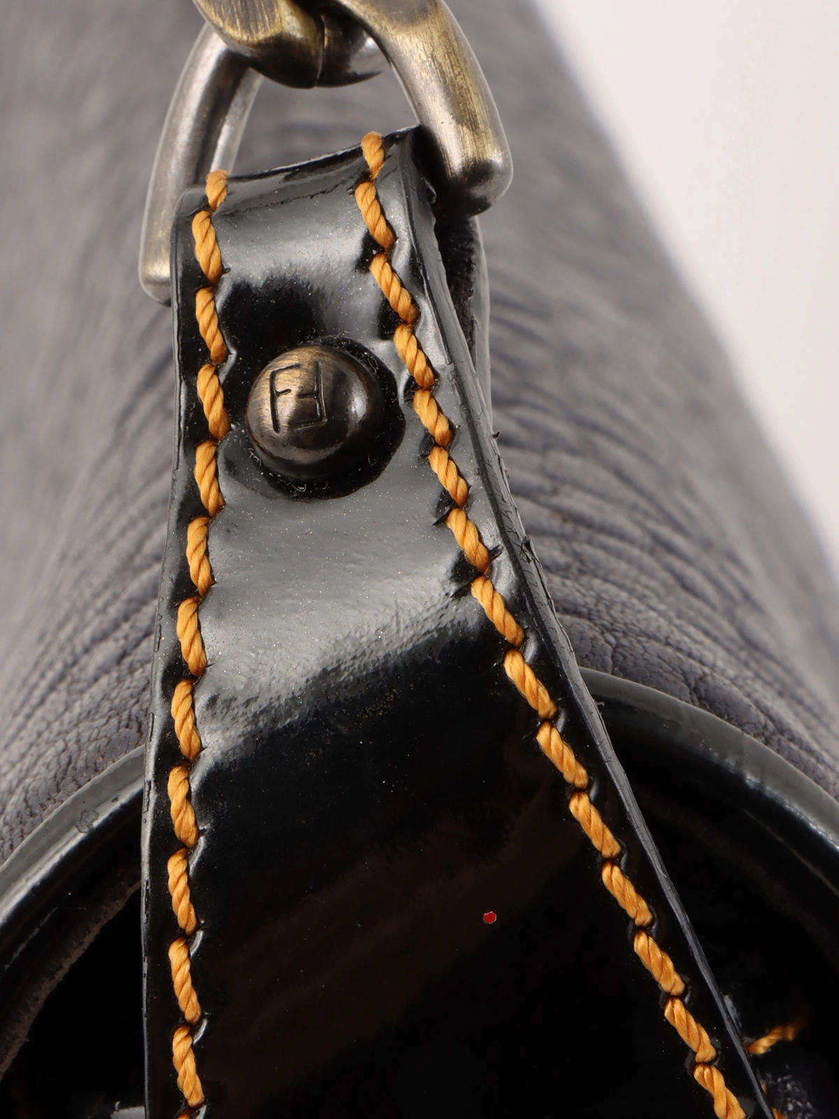 FENDI FFロゴバックルチェーンショルダーバッグ ネイビー