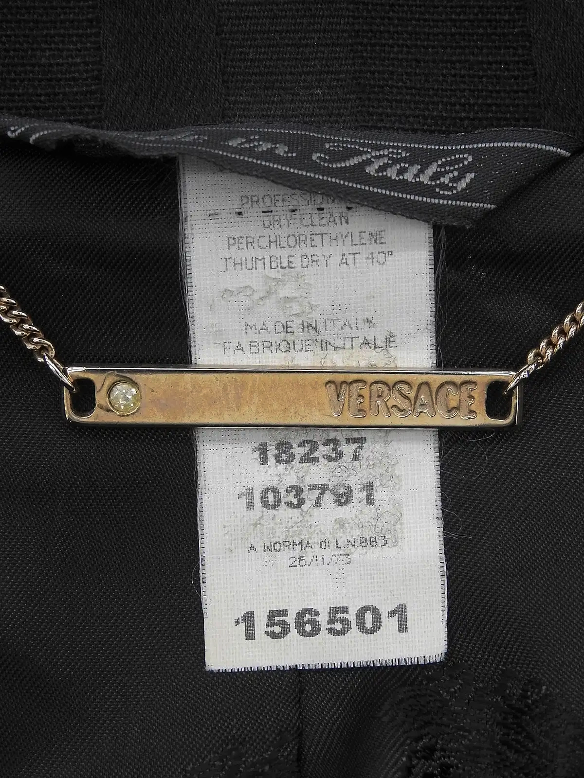 口コミ・レビュー評価が高いおすすめ人気商品の通販 VERSACE スパイラルパターンセットアップ ブラック｜VINTAGE QOO フラダンス