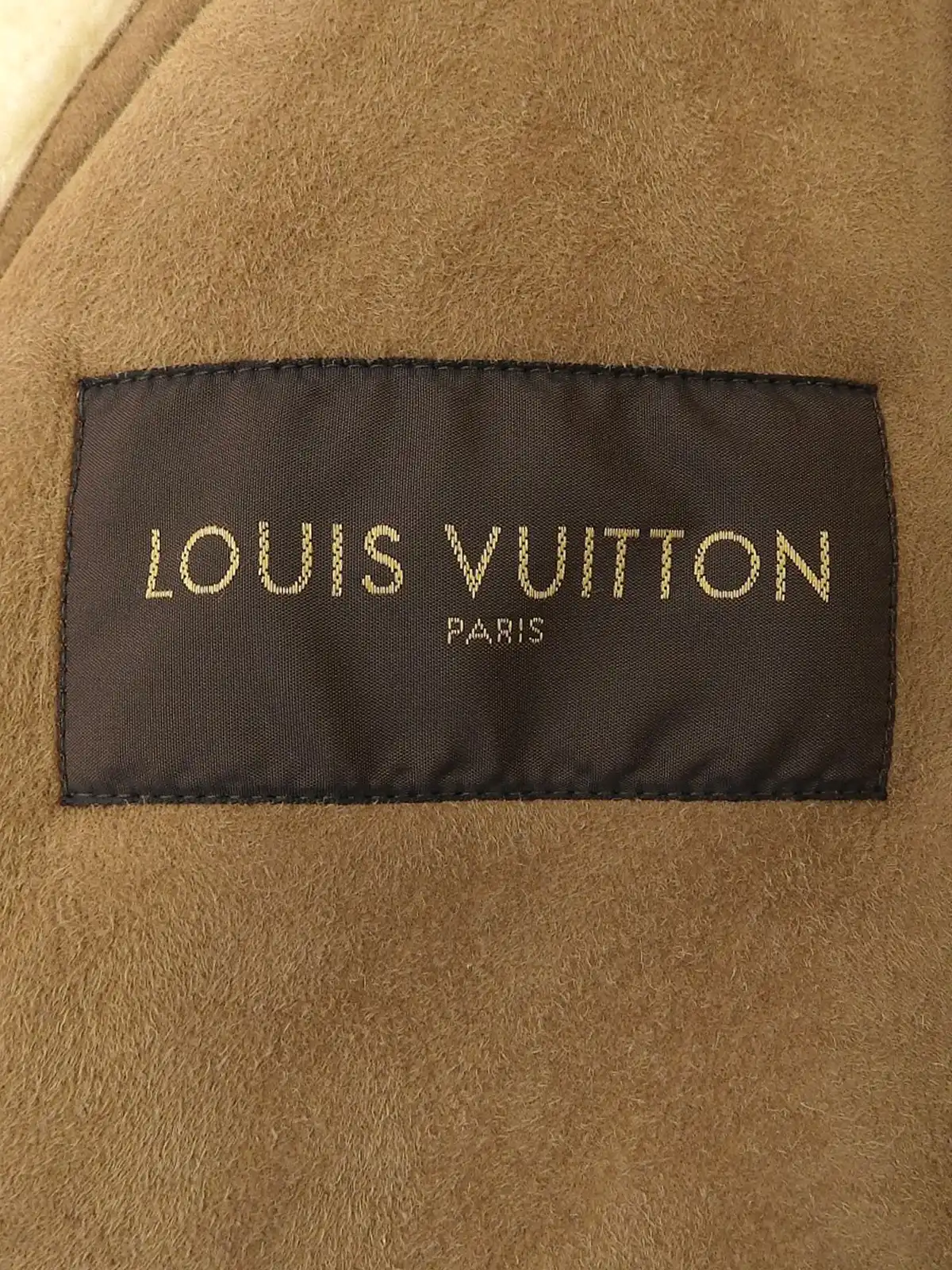 【LOUIS VUITTON】モノグラム ムートンジャケット LOUIS VUITTON - ルイヴィトン LOUIS VUITTON ムートン
