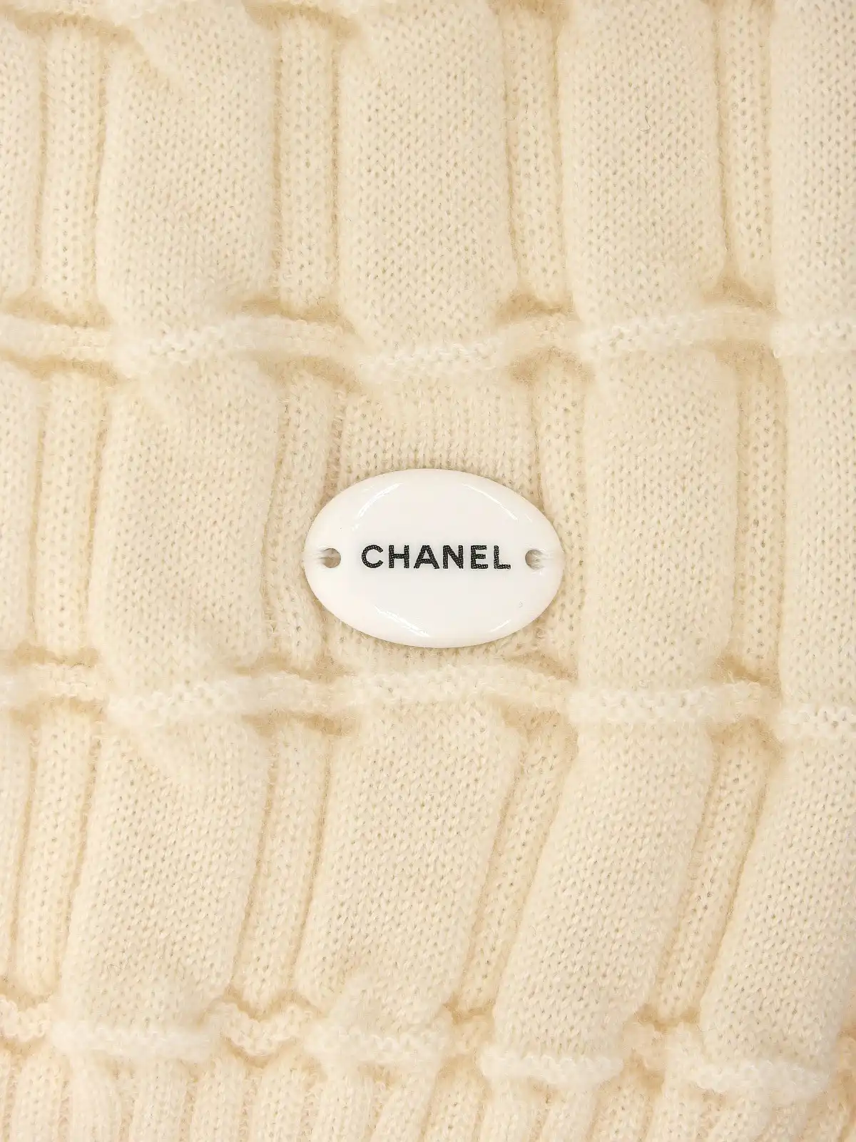 chanel ニット ベスト ノースリーブ ロゴ プレート chanel ニット ベスト ノースリーブ ロゴ プレート - メルカリ