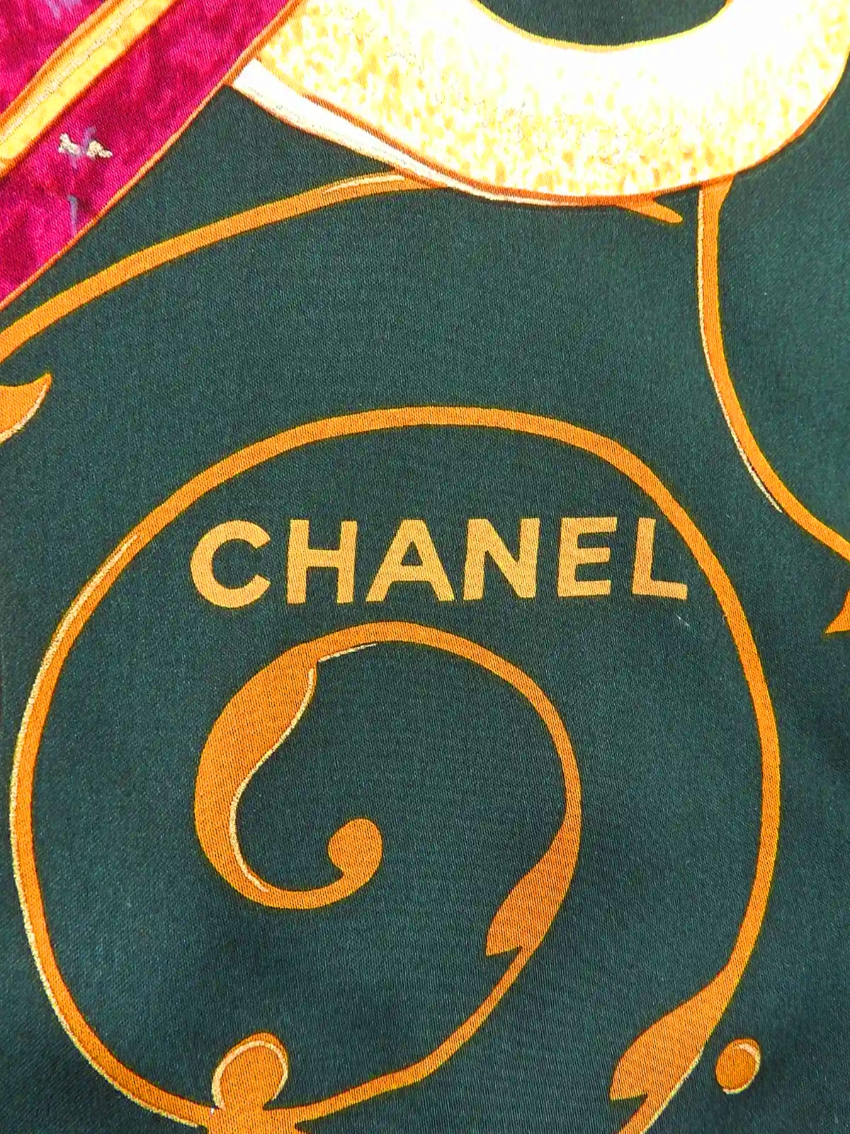 フラワー×CCロゴ♡【CHANEL】シルク スカーフ CHANEL シャネル 宝石柄 ジュエリー フラワー ロゴ シルク