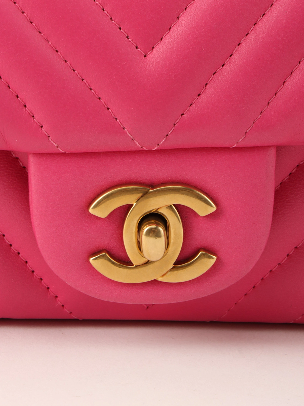 CHANEL ピンク 約20cm Chanel Pink Quilted Lambskin Crystal Mini Top Handle Flap