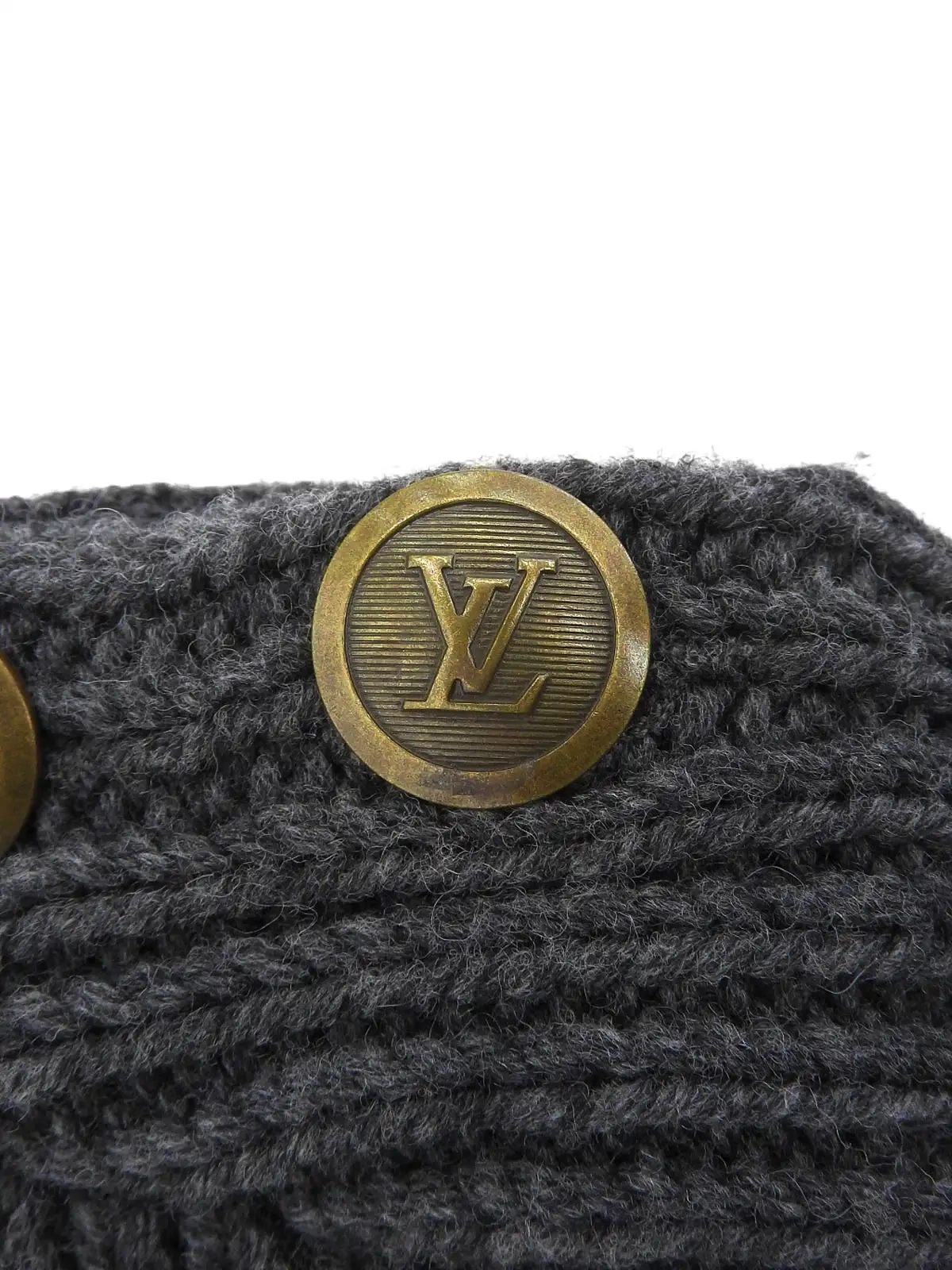 LOUIS VUITTON ウールロゴボタンニットポンチョ