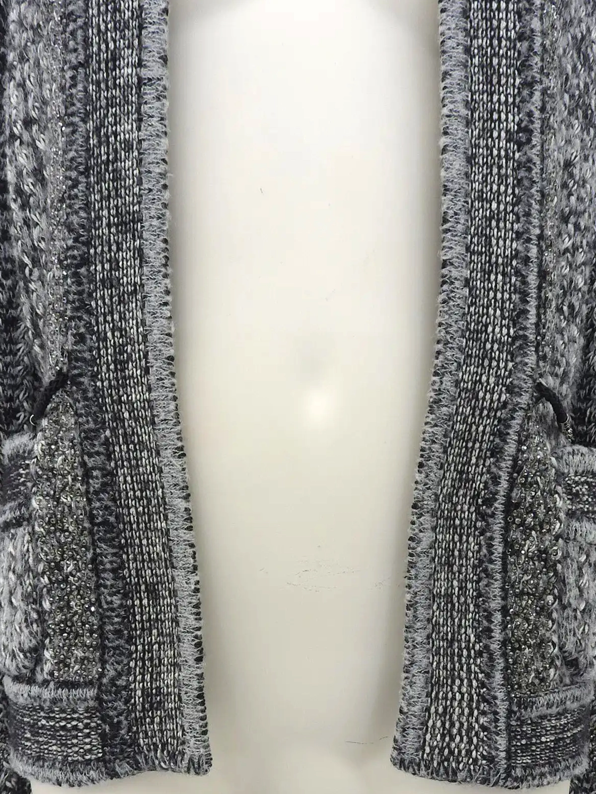 CHANEL ラインストーンCCマークボタンチェーンデザインニット