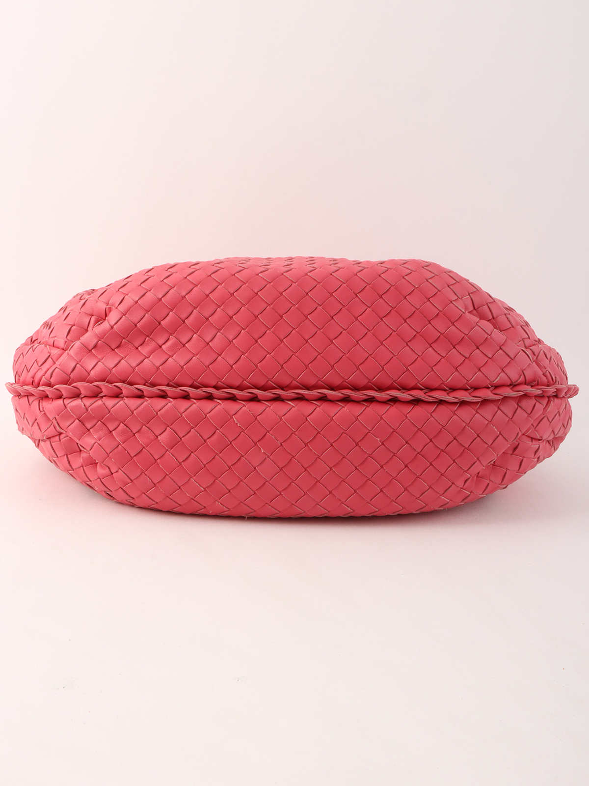 BOTTEGA VENETA イントレチャートホーボーバッグ ピンク