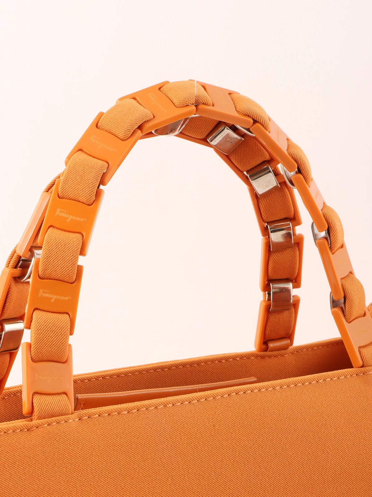 SALVATORE FERRAGAMO ロゴプレートハンドル2wayバッグ オレンジ