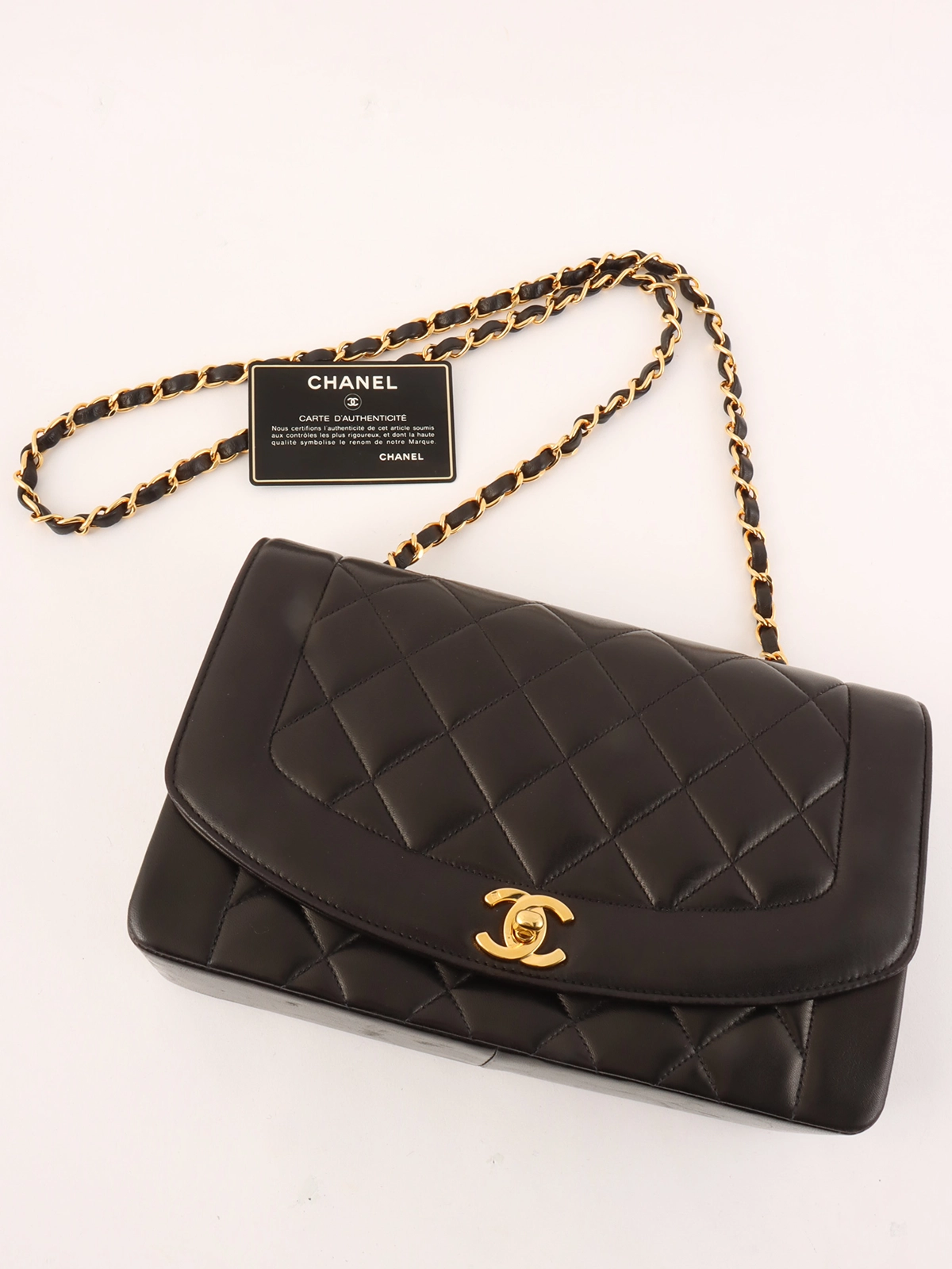 コンパクトなサイズ感♪【CHANEL】25S チェーン フラップバッグ 洗練されたブラック ミニサイズ 25C【CHANEL】チェーンクラッチ